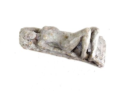 NU féminin. Sujet en plâtre teinté gris....