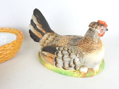 STAFFORDSHIRE: Hen in a nest with a fine...
