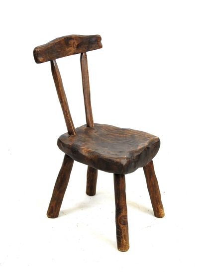 BRUTALIST CHAIR in stained wood. H.71 - L....