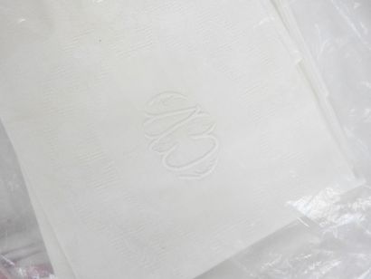 LOT of textiles including: - Damask cotton...