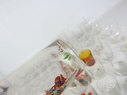 LOT of GLASSES including : 
- 9 water glasses...