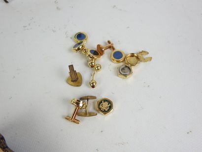 BROCANTE LOT including : - Two gilt metal...