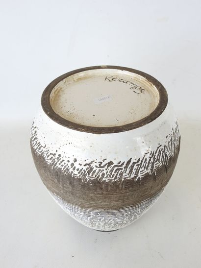 KERAMOS : Vase boule en terre brune partiellement...