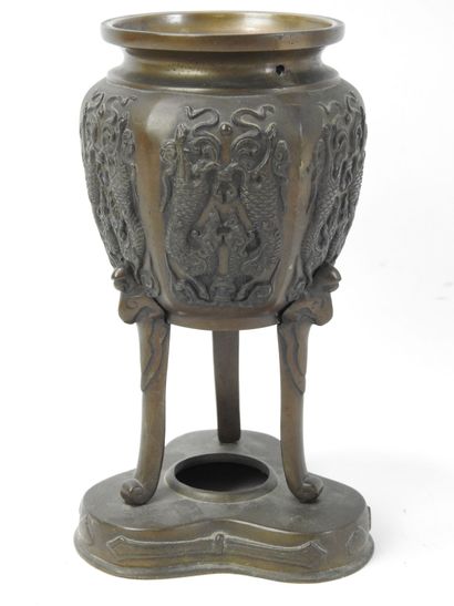 TRIPODE BRUISE PARFUM in bronze decorated...