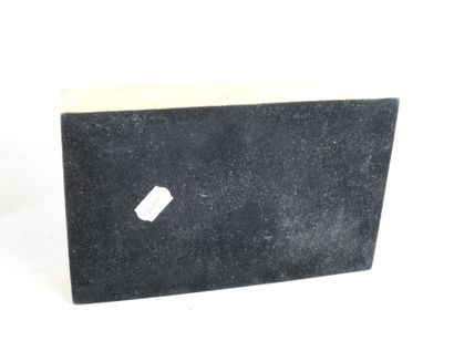 Inlaid wood box. H: 8 - W: 18 - D: 11 cm....