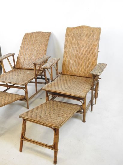 PAIR OF LONG CHAIRS in woven rattan. Can...