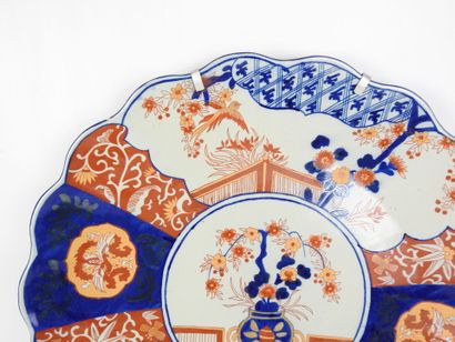 JAPAN: Large circular dish, scalloped edge,...