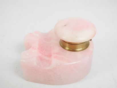 ENCRIER in pink alabaster. 19th century....