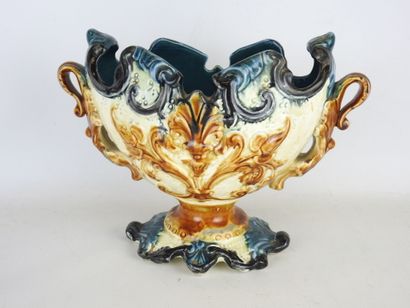 CUP on pedestal in barbotine with rocaille...