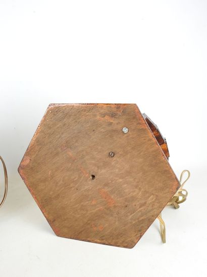 DEUX LAMPES en bois sur socle de forme hexagonale...