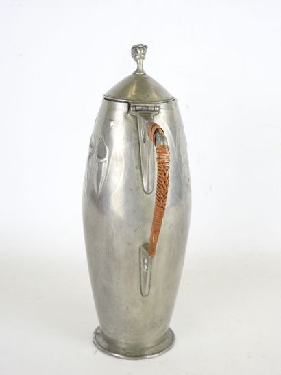KAYSERZINN: Pewter pitcher with plant decoration,...