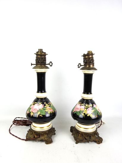 PAIR OF PORCELAIN baluster-shaped lamps decorated...