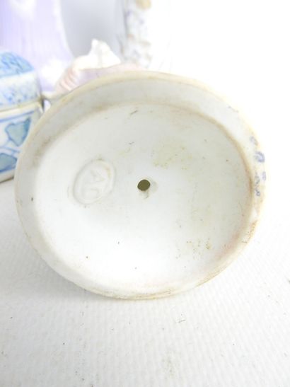 LOT comprising a heart-shaped covered box,...