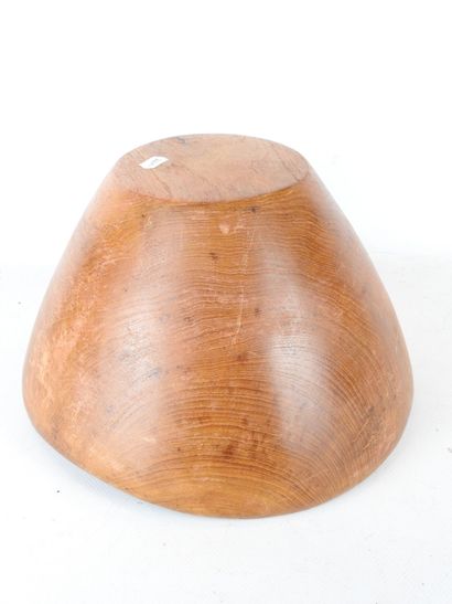 SALADIER en teck. Travail scandinave. H :...