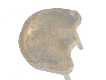 TABOURET brutaliste tripode en bois naturel....