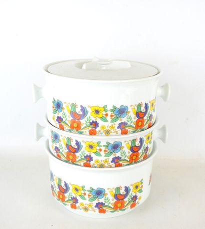 LIMOGES : Trois soupières empilables en porcelaine...