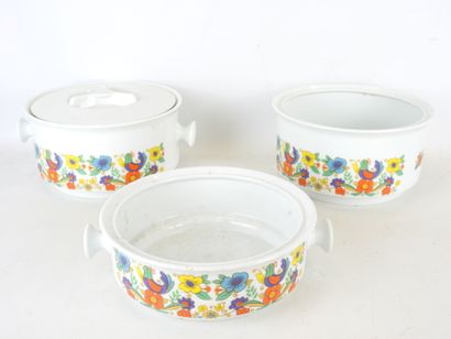 LIMOGES : Trois soupières empilables en porcelaine...
