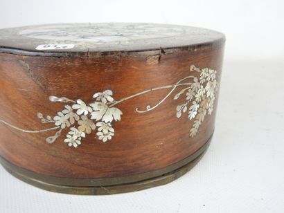CHINA: Circular jewelry box in burgundy wood...