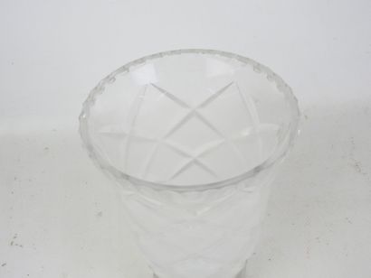 DAUM - NANCY : Vase with flared neck in cut...