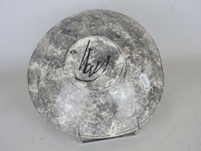 Glazed ceramic plate decorated with a stylized...