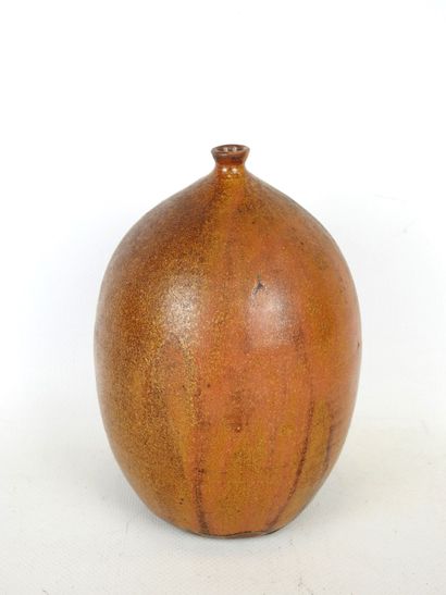 SAINT AMAND EN PUISAYE: Brown stoneware vase...