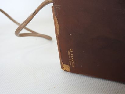 LE TANNEUR : Lampe à base carrée gainé de...