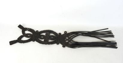 ELEMENT in woven leather, in the Africanist...