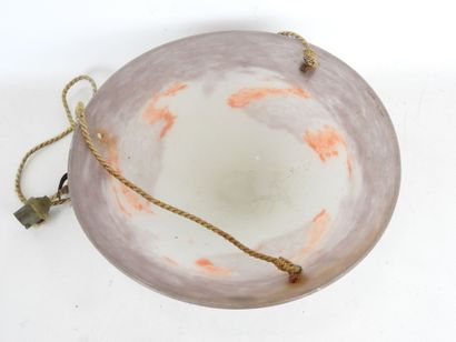 RETHONDES : Plafonnier en verre marmoréen...