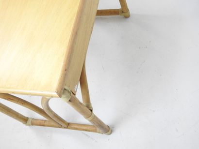 BUREAU d'enfant en bois et bambou, ouvrant...