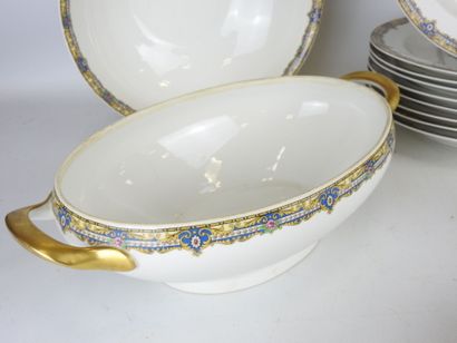 RAYNAUD - LIMOGES : Porcelain dinner service...