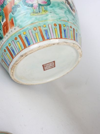 CHINA: Porcelain vase with polychrome enamel...