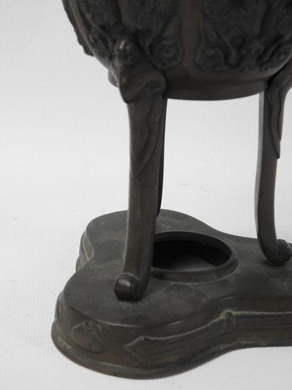 TRIPODE BRUISE PARFUM in bronze decorated...