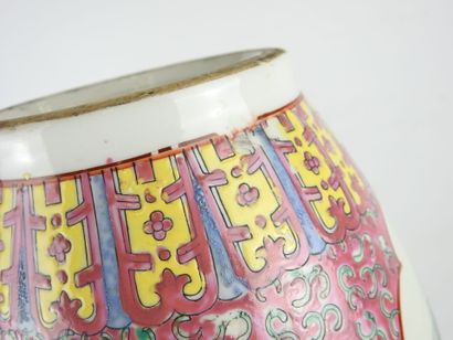 CHINA: Porcelain baluster vase with polychrome...