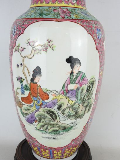 CHINA: Porcelain baluster vase with polychrome...