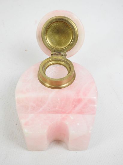 ENCRIER in pink alabaster. 19th century....