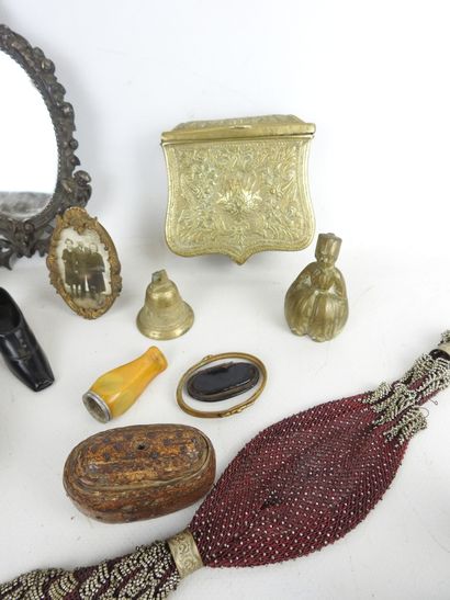 LOT OF VITRINARY OBJECTS including a pewter...