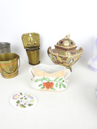 LOT comprising a heart-shaped covered box,...