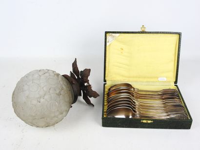 COFFRET of 12 silver-plated metal spoons...