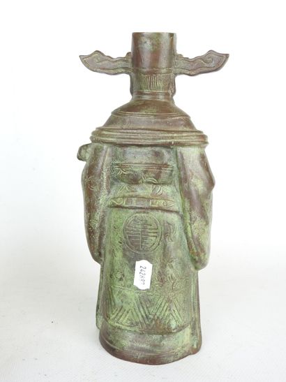 CHINA: Dignitary in gilt bronze. H: 14 cm....
