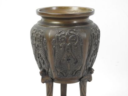 TRIPODE BRUISE PARFUM in bronze decorated...