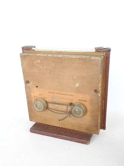 Pest-proof burgundy leatherette FRAME. 26...