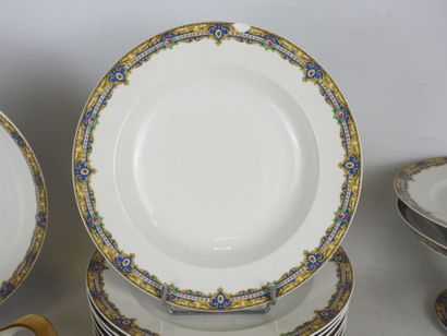 RAYNAUD - LIMOGES : Porcelain dinner service...