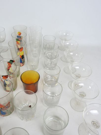 LOT of GLASSES including : 
- 9 water glasses...