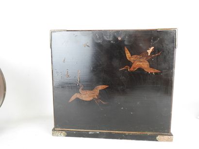 CHINA: Circular jewelry box in burgundy wood...