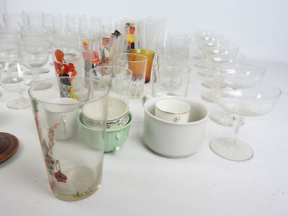 LOT of GLASSES including : 
- 9 water glasses...