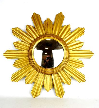 MIROIR sorcière en métal laqué doré. D :...