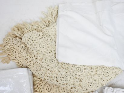 LOT of textiles including: - Damask cotton...
