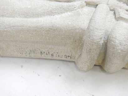 Marc HENARD (né en 1919) : Statue en pierre...