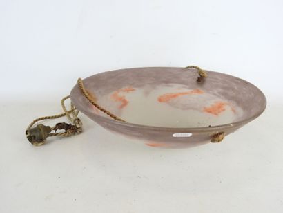 RETHONDES : Plafonnier en verre marmoréen...