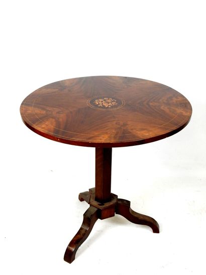 Circular walnut GUERIDON, tilting top inlaid...